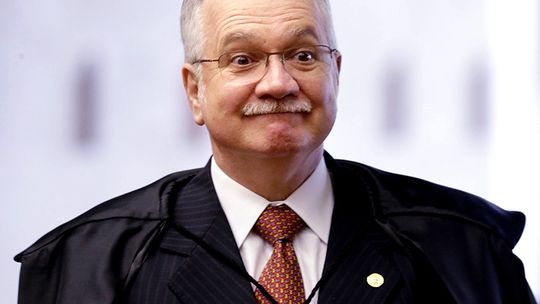 Fachin se coloca à disposição para mudar para colegiado da operação no STF