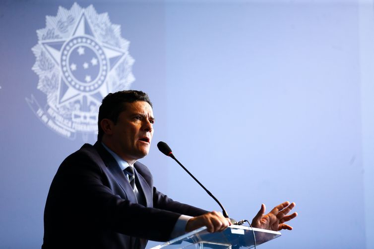 Corrupção abala confiança no regime democrático, diz Moro