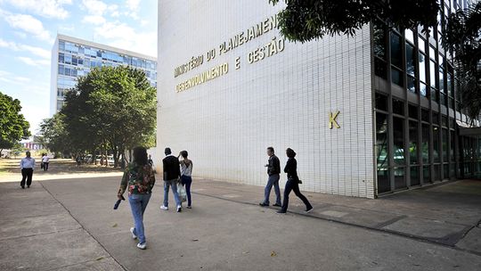Governo libera R$ 4,12 bilhões para ministérios