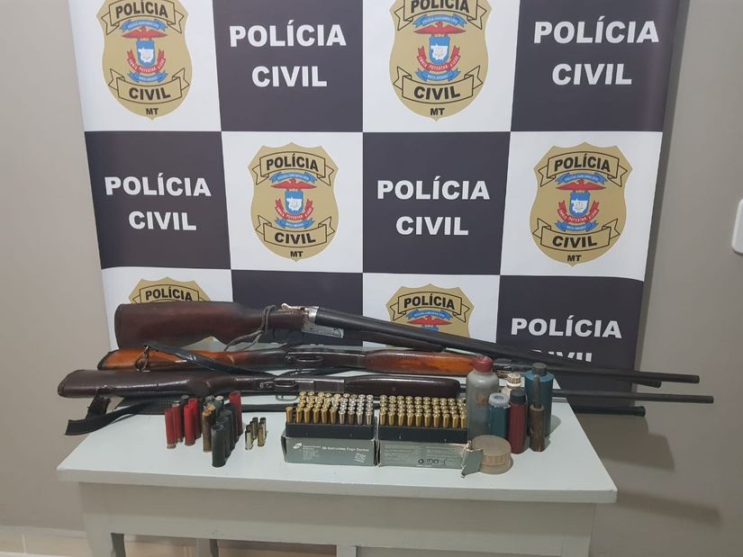 Homem é flagrado com 3 armas e mais de 100 munições durante cumprimento de mandado