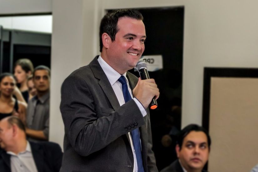 Ascensão de Léo Bortolin estimula candidatos em 2018 a “fazer a corte”