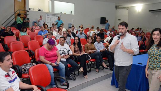 Codeur recebe o cronograma de trabalho da nova empresa responsável pelo projeto