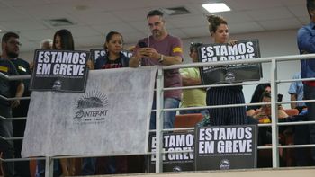Governador afirma que reajuste para professores só em 2020
