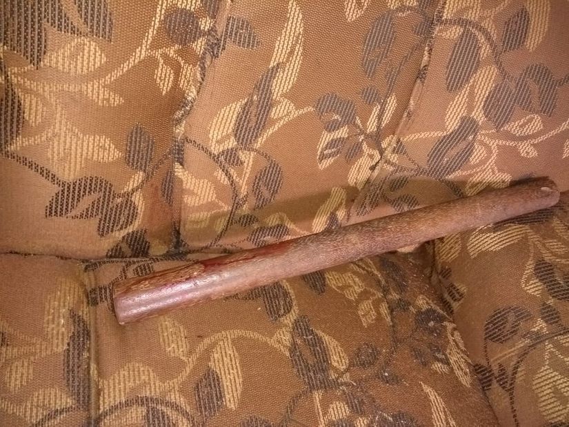 Mulher mata marido com pauladas na cabeça após discussão 