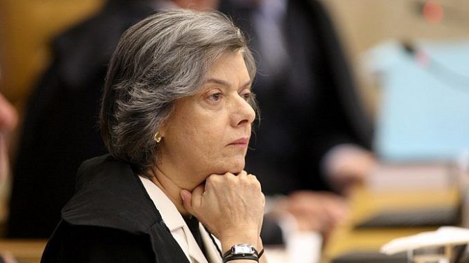 Cármen Lúcia comanda pela última vez sessão no CNJ