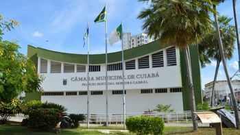 Em sessão conturbada, vereadores arquivam requerimento que pedia investigação de prefeito