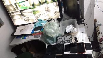 Agentes apreendem celulares, carregadores, som e churrasqueira em cela do CRC
