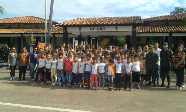Prefeitura e Exército usam esporte para o desenvolvimento de crianças e jovens