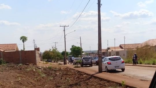 Homem é alvejado com 7 tiros no meio da rua em Várzea Grande