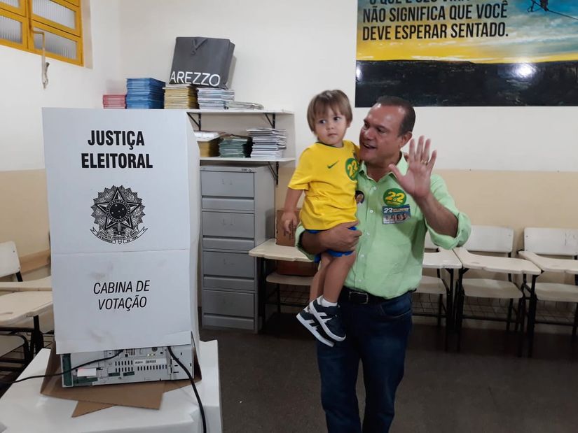 Wellington Fagundes vota em Rondonópolis e espera 2º  turno