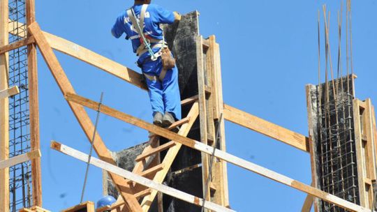 Falta de demanda preocupa construção civil, diz CNI