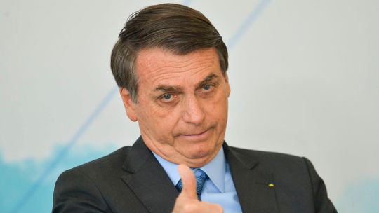 Falta de recursos diminuirá expediente de militares, diz Bolsonaro