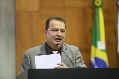 Seduc responde Max Russi assegurando retirada de salas de containers ainda em 2019