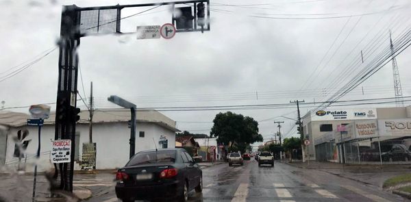 Nova chuva e, mais uma vez, semáforos estragados no centro da cidade