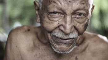 Irmãos de 84 e 86 anos são resgatados em meio a vermes e pouca comida 