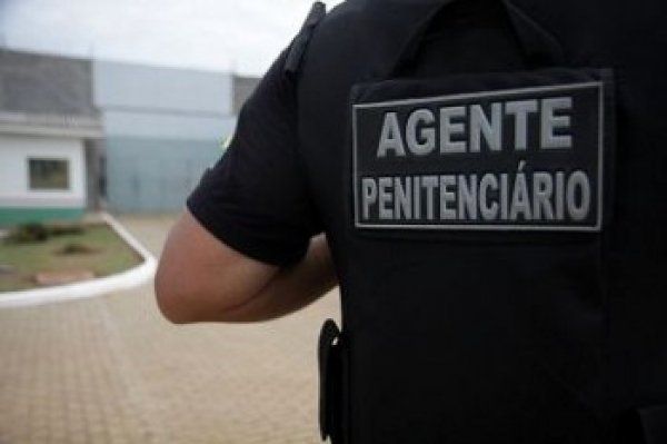 Agentes penitenciários cruzam os braços e suspendem visitas a presos no Estado