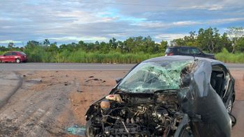 Acidente envolvendo carro e caminhão deixa gerente de posto ferido 