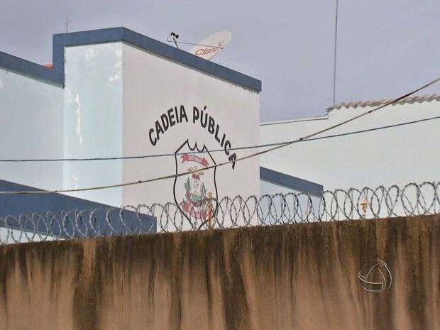Ex-diretor de cadeia e servidores são demitidos após fuga de 27 presos