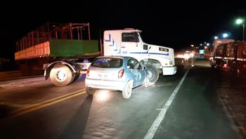 Colisão entre carreta e Celta deixa um morto e três feridos na BR-364 