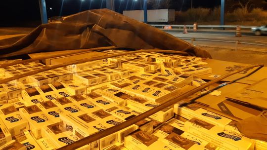 Motorista é preso pela PRF com 210 mil maços de cigarros contrabandeados