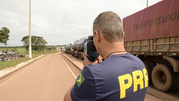 PRF flagra veículo a 216 km/h na BR-364