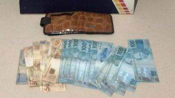 Garoto de 10 anos encontra carteira com quase R$ 2 mil e pede para mãe entregar a Polícia