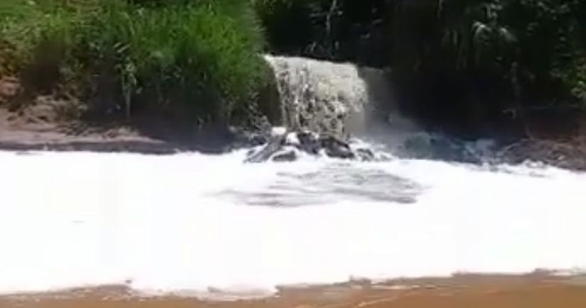 Substância suspeita no Rio Vermelho assusta a população