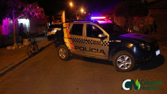 Homem é executado com tiros na cabeça dentro de carro