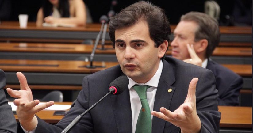 Na Justiça, Fábio Garcia retoma presidência do PSB