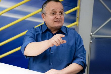 Taques relembra concurso e promete aumento a professores