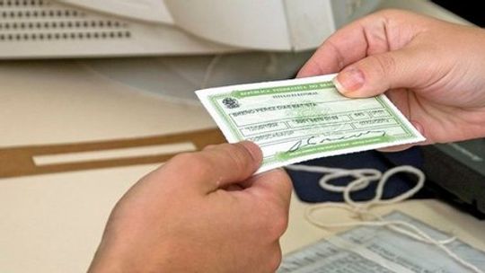Eleitor pode solicitar segunda via do título de eleitor até 22 de setembro; O serviço é gratuito