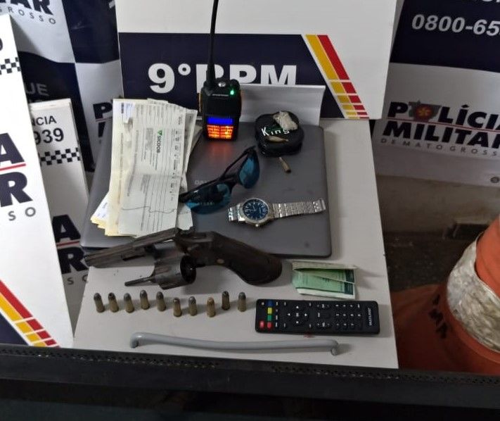Após denúncia PM intercepta esconderijo de ladrões e recupera objetos roubados, três são presos 