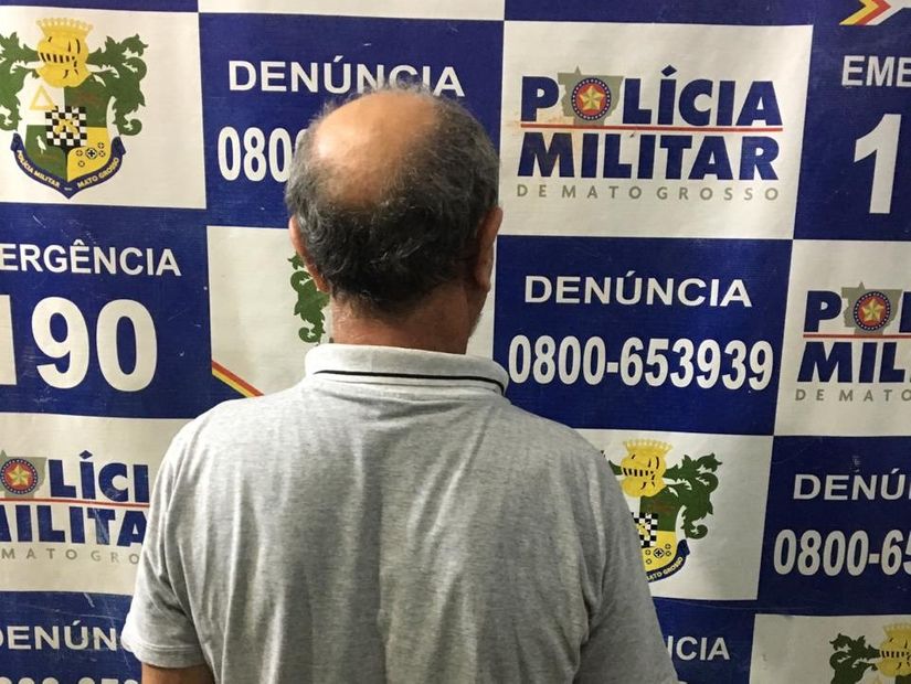 Cliente se revolta com preço de bebida e acaba preso após ameaçar comerciante com facão 