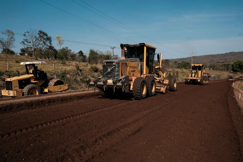 Estado avança com obras em estradas e beneficia 200 mil habitantes 