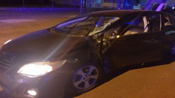 Motorista alcoolizado faz manobras perigosas e bate em poste no Centro de Rondonópolis