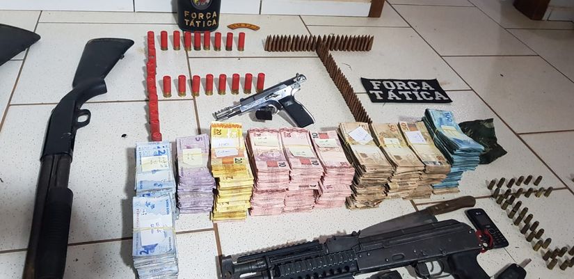 PM intercepta ladrões de banco em mata e quatro são mortos durante confronto  