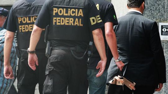 Polícia Federal faz operação contra fraudes no Porto de Santos