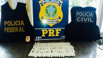 Africano é preso com 109 pinos de cocaína na mochila em Poconé