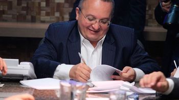 Pesquisa elege Pedro Taques 3º melhor governador do Brasil