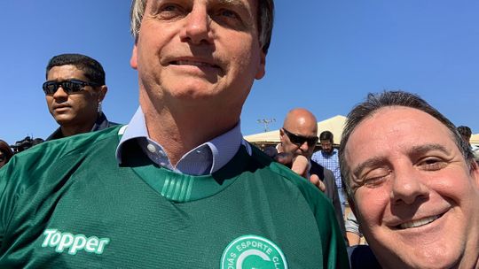 No improviso, Bolsonaro se torna cidadão mato-grossense