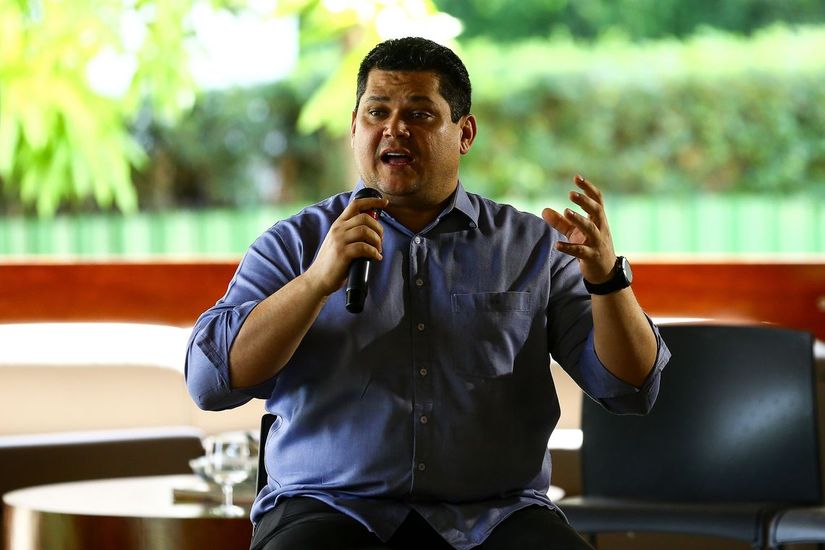 Presidente do Senado avalia matérias que devem ou não avançar em 2020