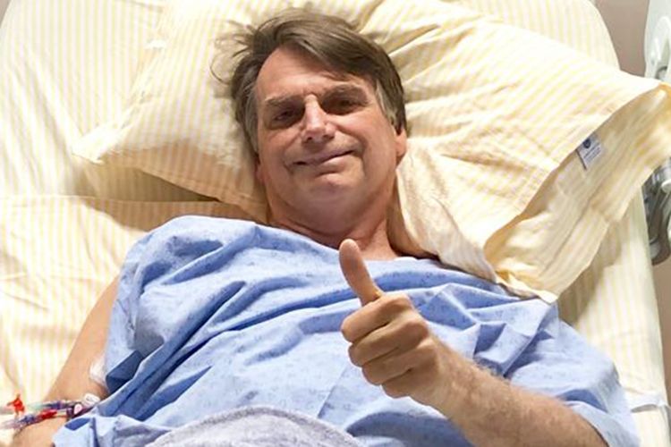 Com boa recuperação, Bolsonaro já caminha pelo corredor do hospital