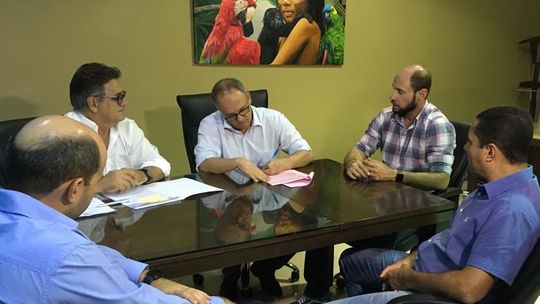 Prefeito entrega recursos para a Liquidaqui