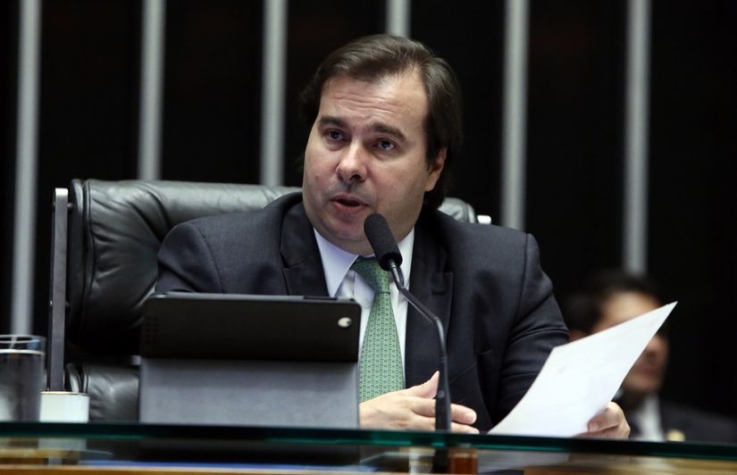 Sem se declarar candidato à reeleição, Maia inicia campanha informal