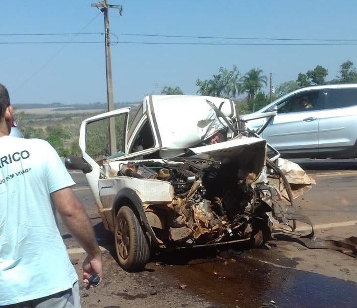 Empresário morre em colisão entre carro e carreta na MT-130