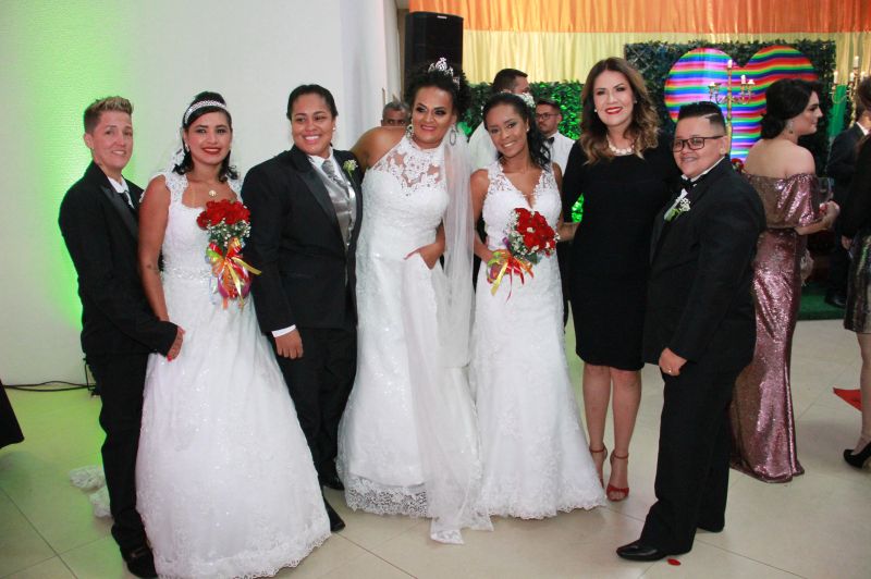 Em noite de festa, Casamento Comunitário LGBTI assegura igualdade de direitos a 12 casais