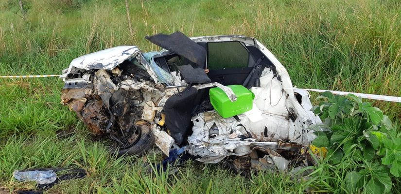 Quatro pessoas morrem em acidente entre Palio e carreta na BR-174 
