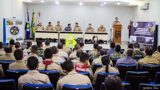 Militares concluem o estágio sobre emergências com produtos perigosos