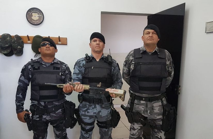 Fuzil de fabricação alemã apreendido com bandidos é doado para a Força Tática