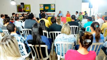 Percival reúne-se com engenheiros, arquitetos e corretores de imóveis
